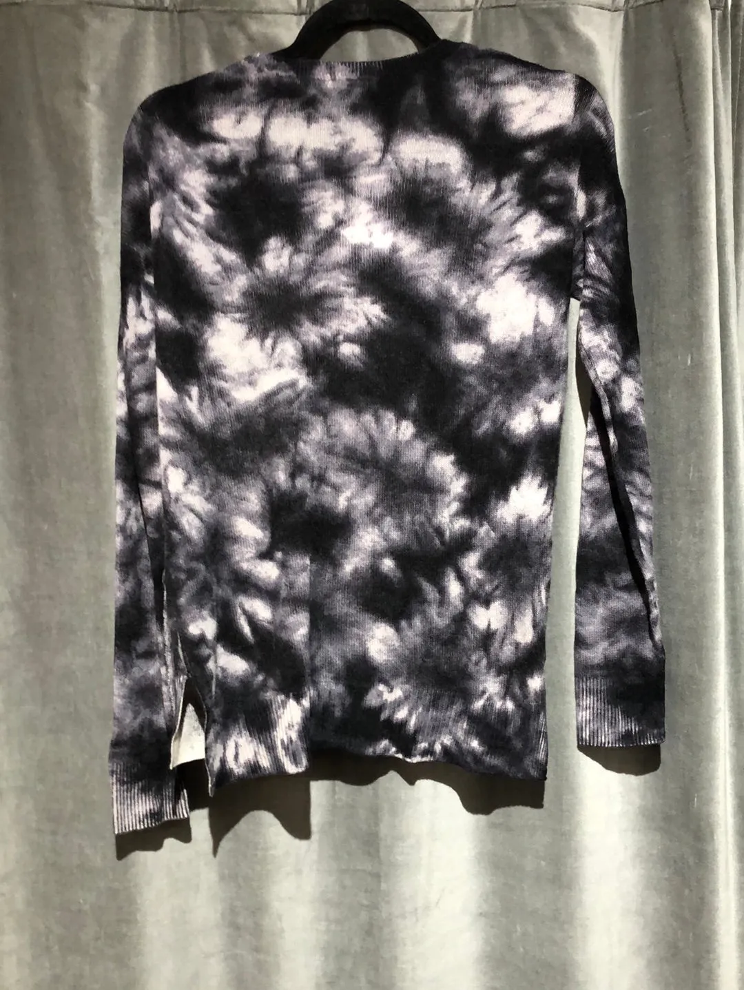 AQUA Cashmere Charcoal and White Sweater