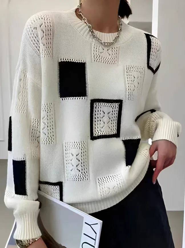 Elegant sweater with patchwork