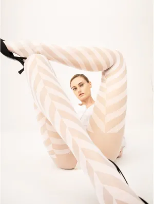Fiore Distinct 15 Den – Sheer Tights with a Bold Pattern