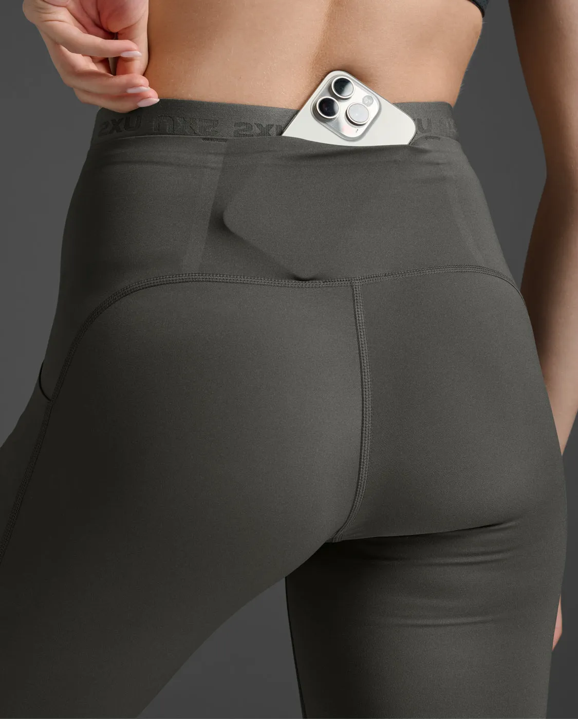 Form Stash Hi-Rise Compression 7/8 Tights with Pockets