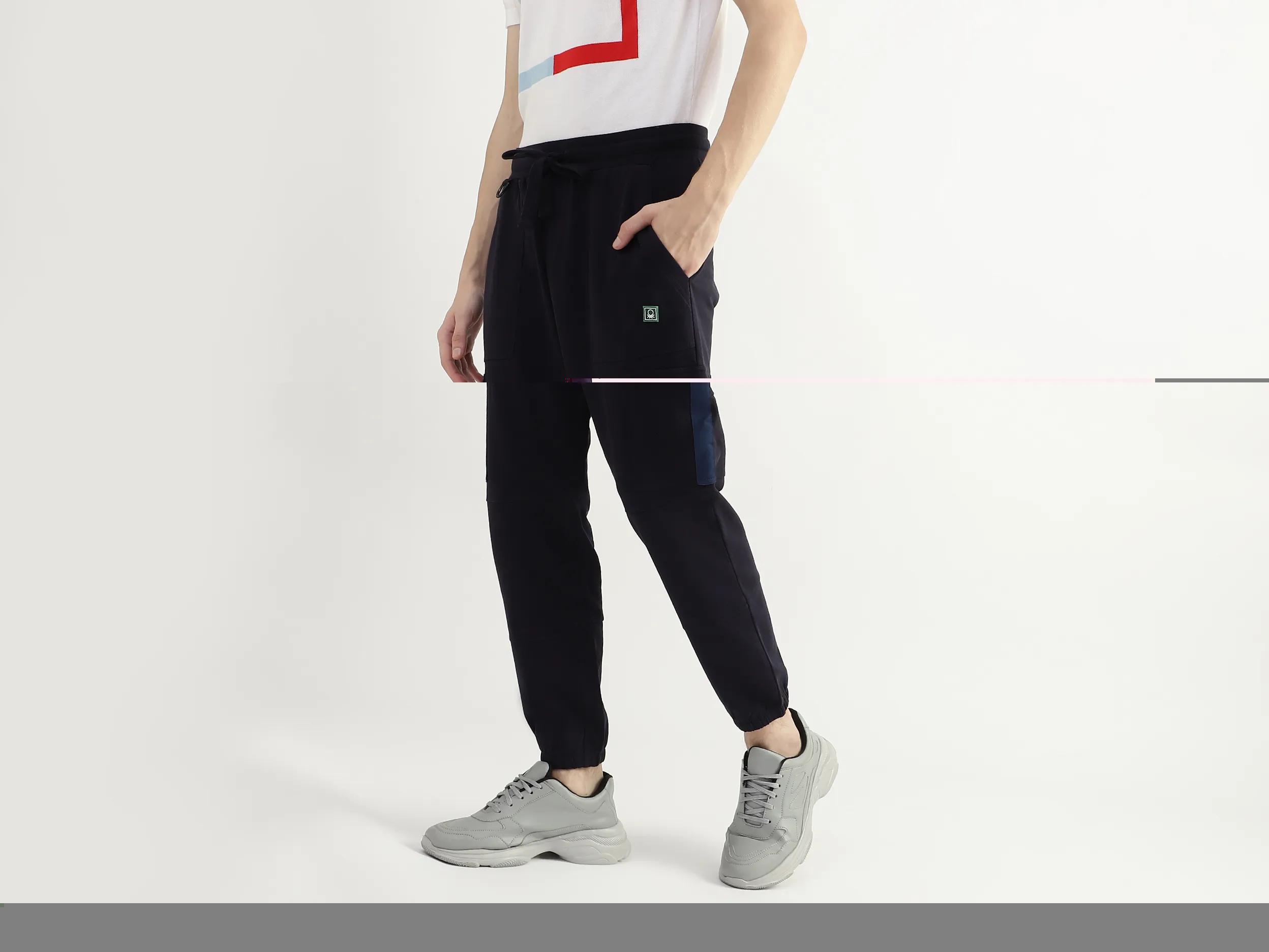 Men Solid Regular Fit Joggers