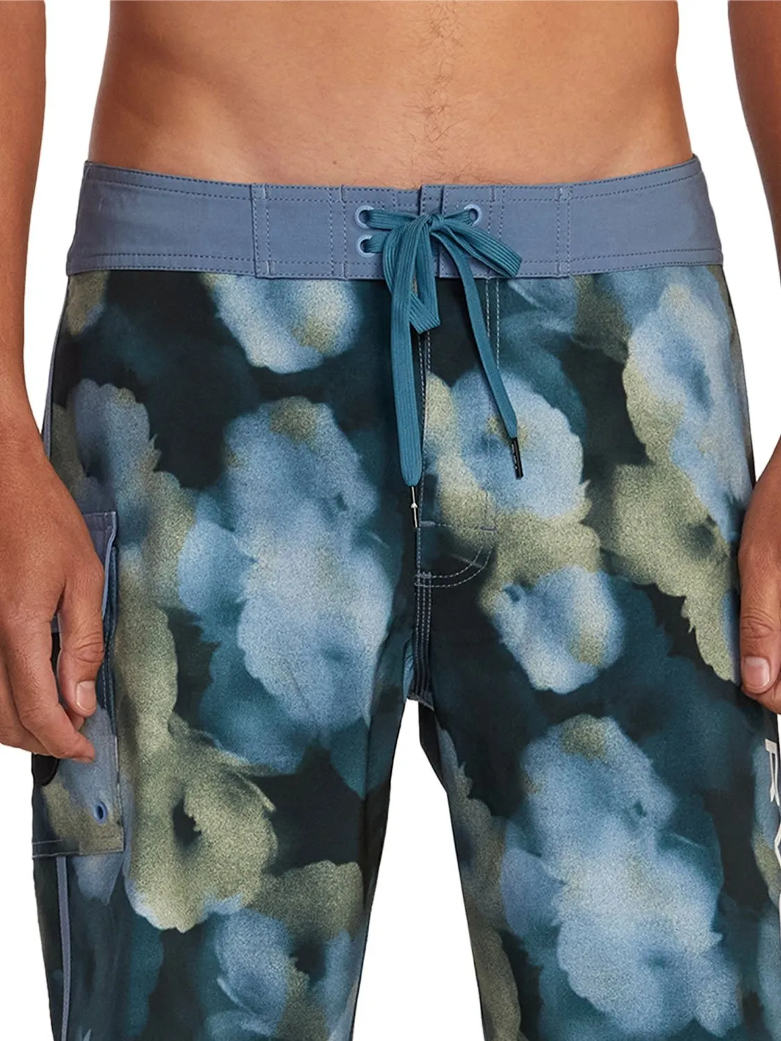 RVCA Men's Eastern 20" Trunk