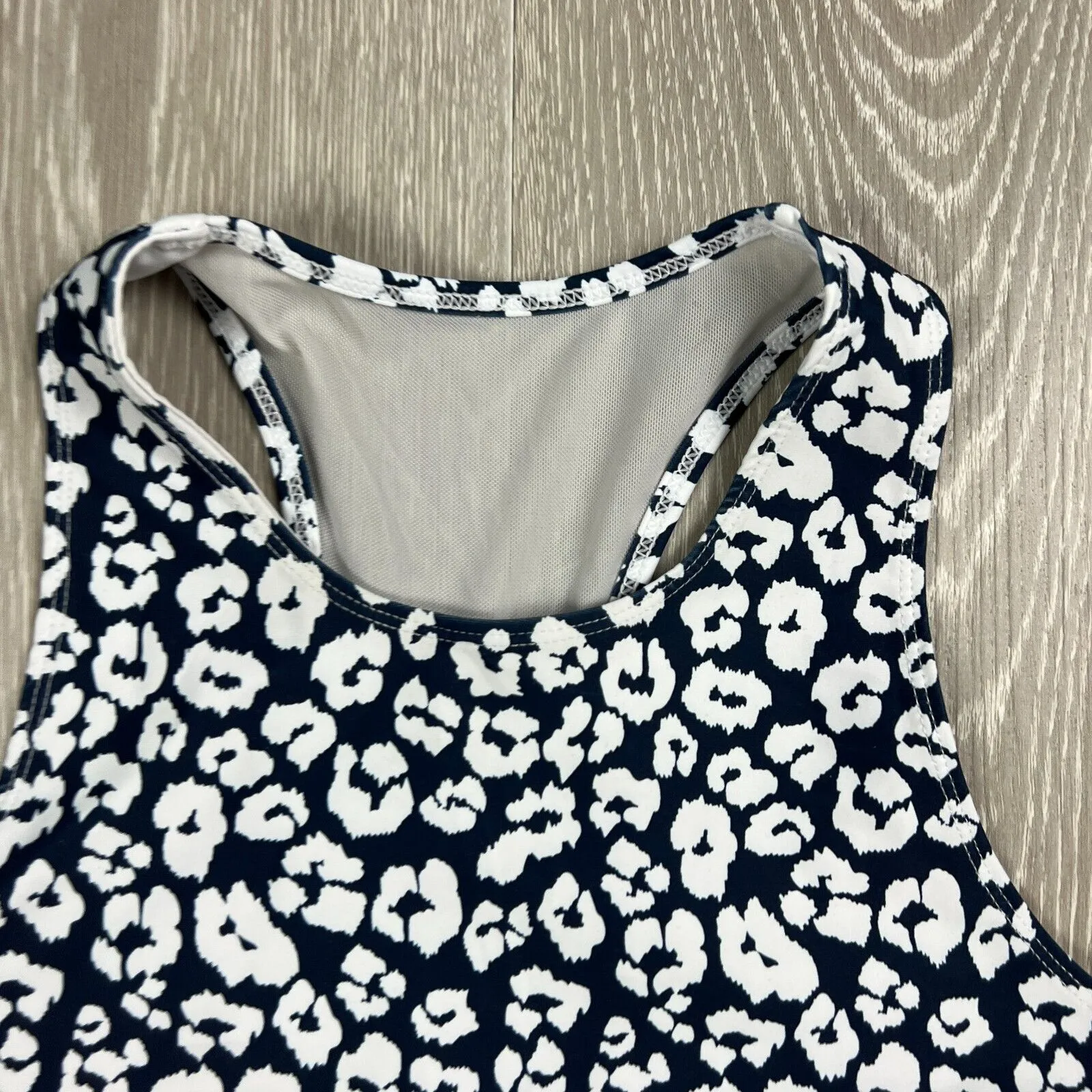 Seed Sport Womens Crop Top Size Medium (2 Tops)