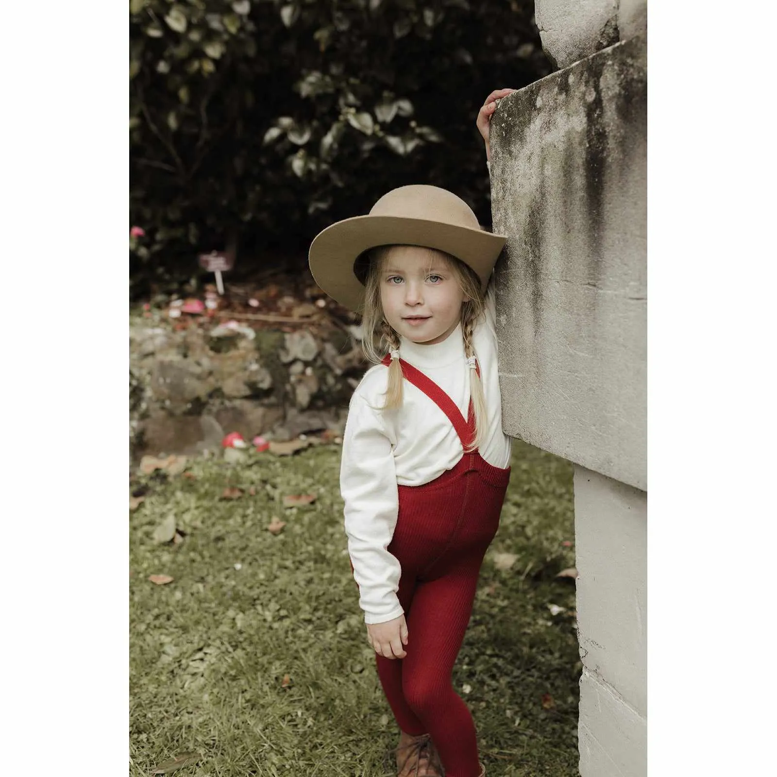 Silly Silas - Footed cotton tights with braces - Maple Leaf