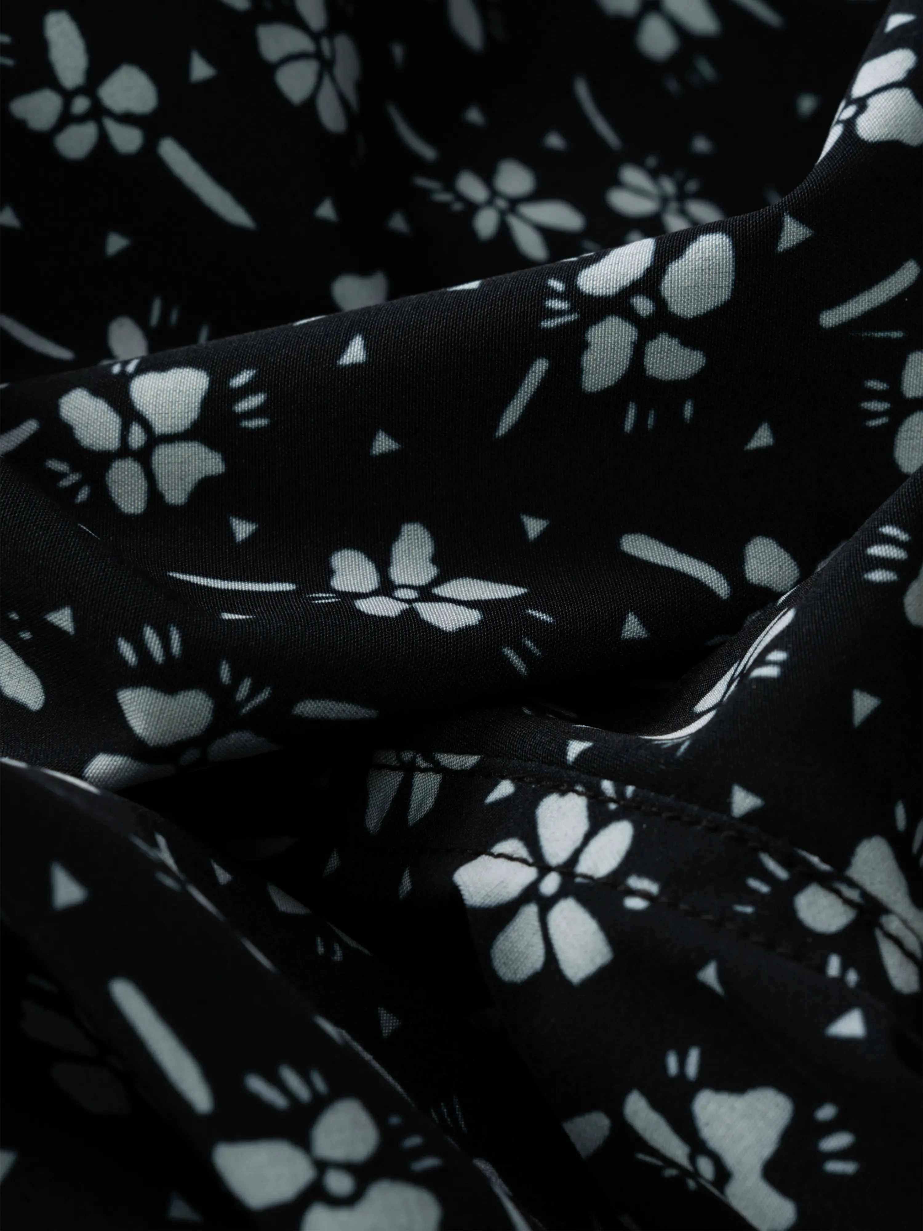 The Daisy Dives 4" (Classic Lined Swim Trunk)