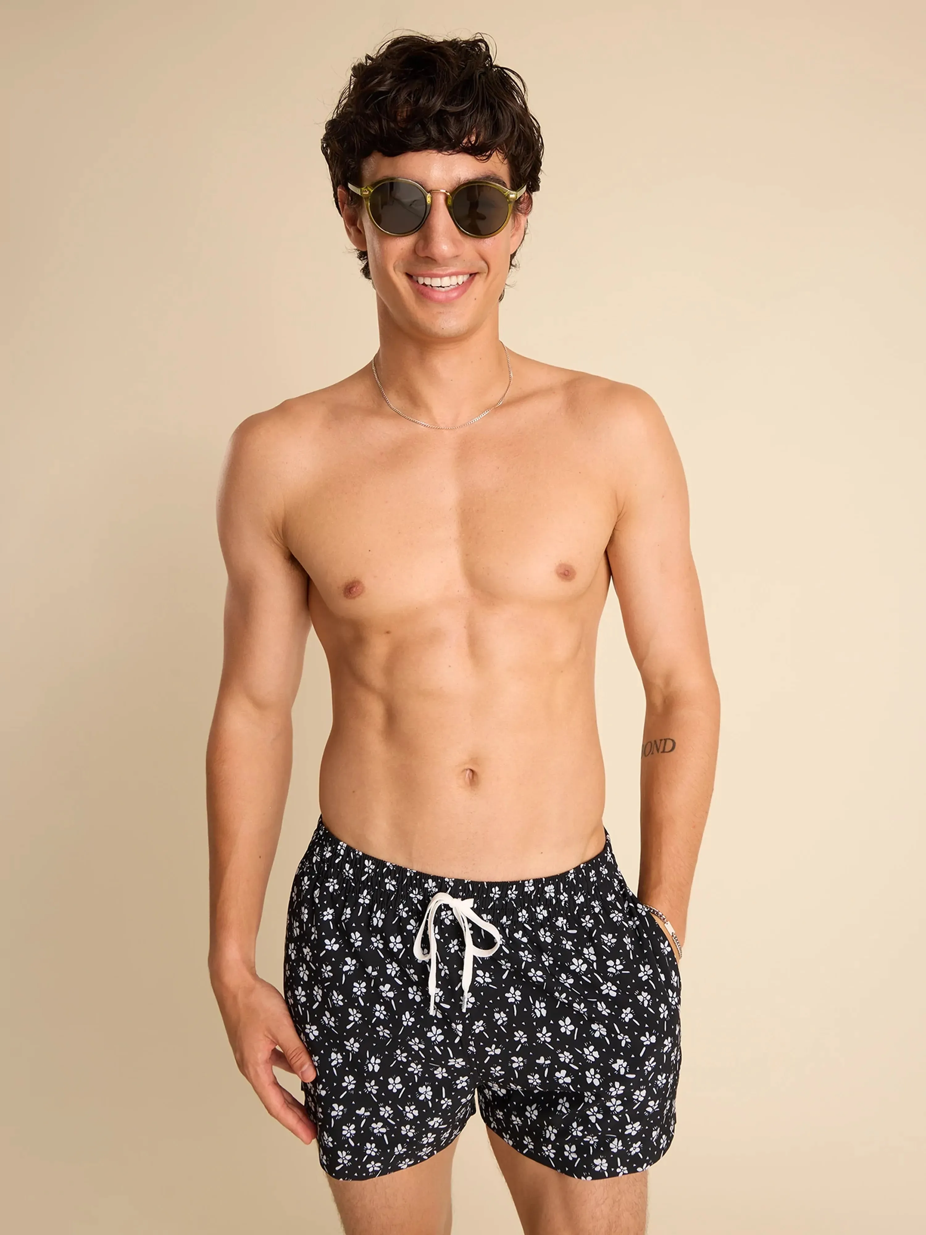 The Daisy Dives 4" (Classic Lined Swim Trunk)