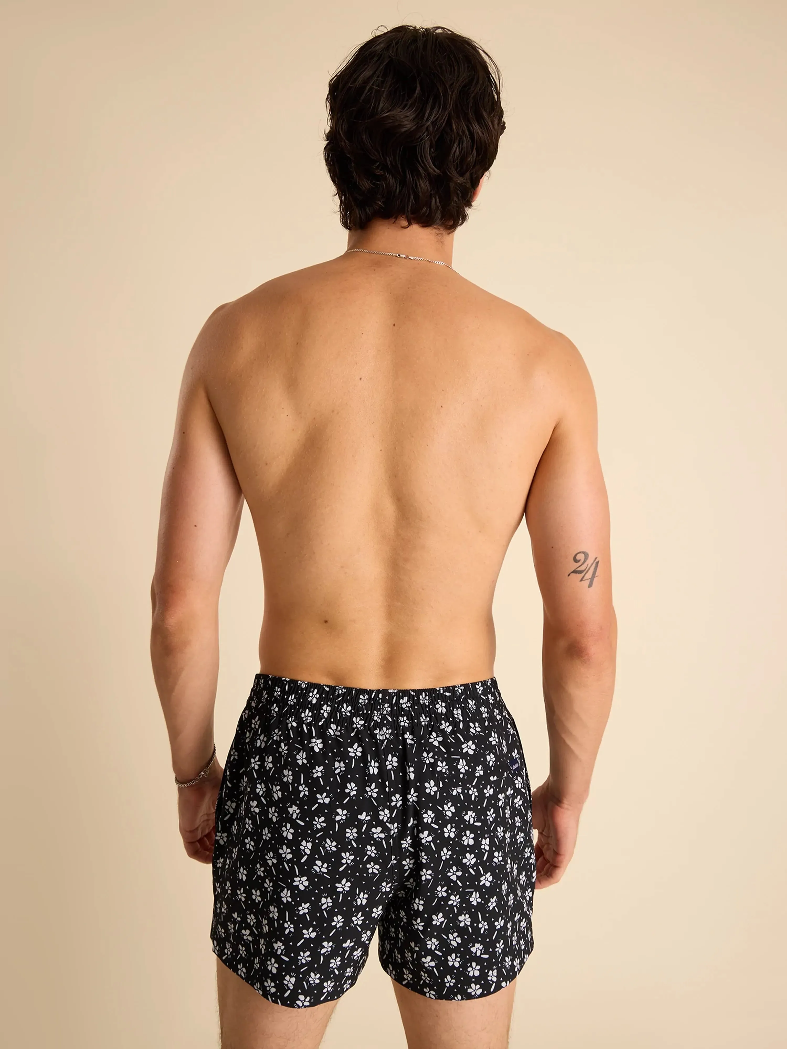 The Daisy Dives 4" (Classic Lined Swim Trunk)