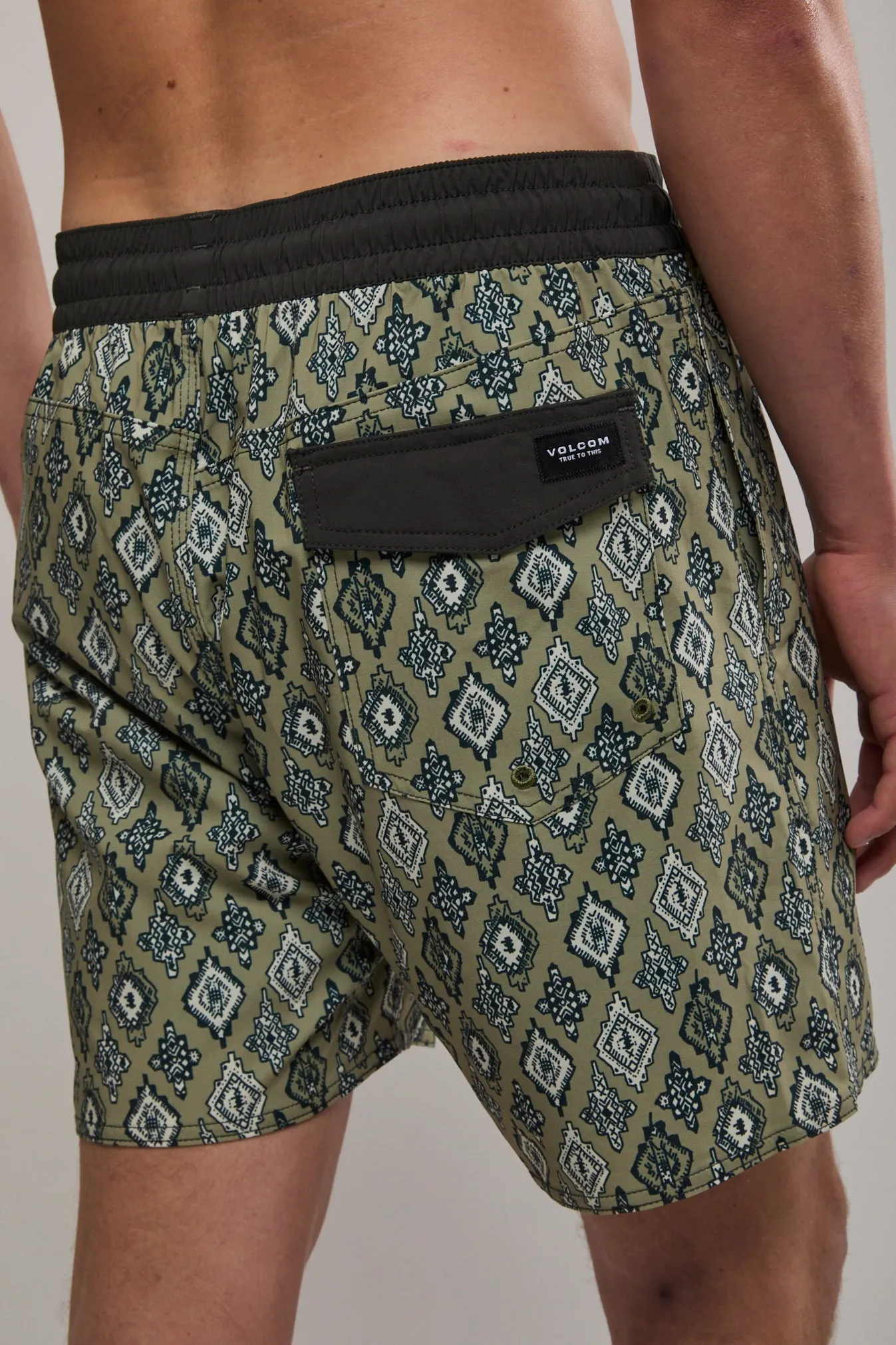 VOLCOM Inherent Trunk 17 - Green